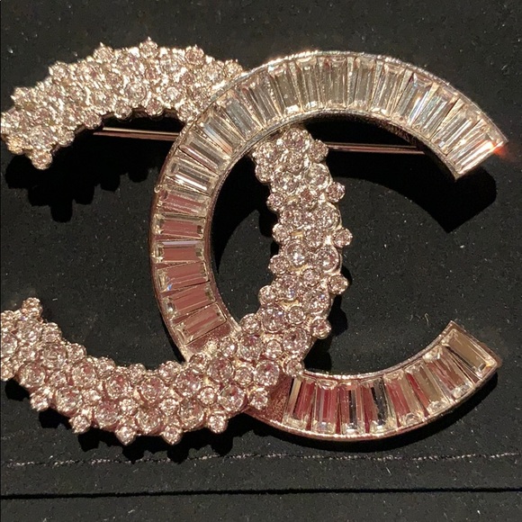 ❤️AUTHENTIC crystal CHANEL pin!!!! - Picture 3 of 6